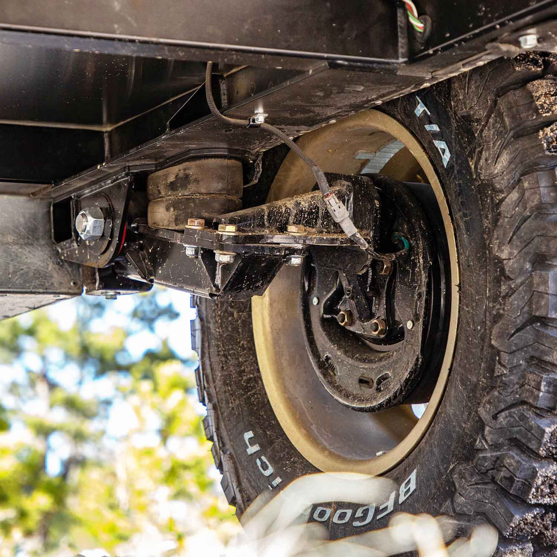 2000 lb HD Axle-Less Trailer Suspension w/ 4” Lift